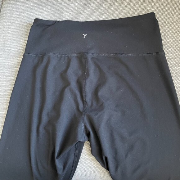 Bundle of 2 Old Navy Active Go-Dry Leggings - Picture 4 of 11